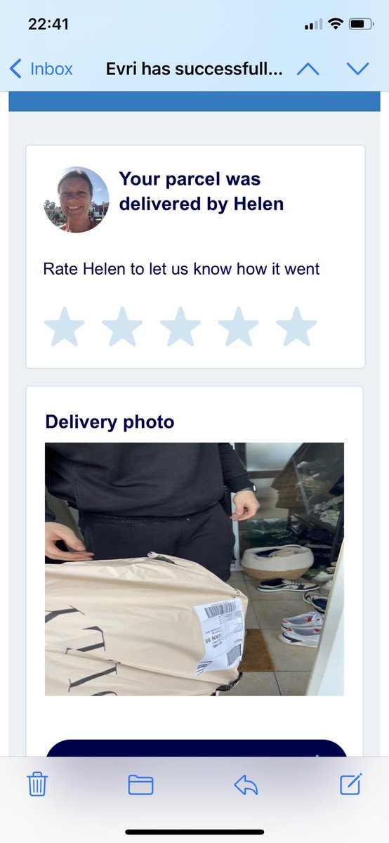 lucyhamilton20's tweet photo. I am disgusted at the customer service of @ohpollyhelp, £172 worth of items have been stolen from my parcel by @EVRi_Delivery and you won’t refund me because the picture doesn’t show it has been taped up, you can’t 100% say that as you can’t see the whole package !!!! https://t.co/181mO0Wcyc