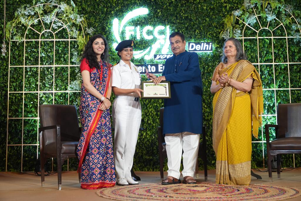 IN_Vikramaditya's tweet image. Team #INSVikramaditya is proud of our young achiever felicitated by Shri @nitin_gadkari @MORTHIndia during the YFLO Young Achievers Awards 2022-23 @FICCIFLO. We wish her many more accolades in the future. #NariShakti से राष्ट्र शक्ति. #SheIsUnstoppable 🇮🇳