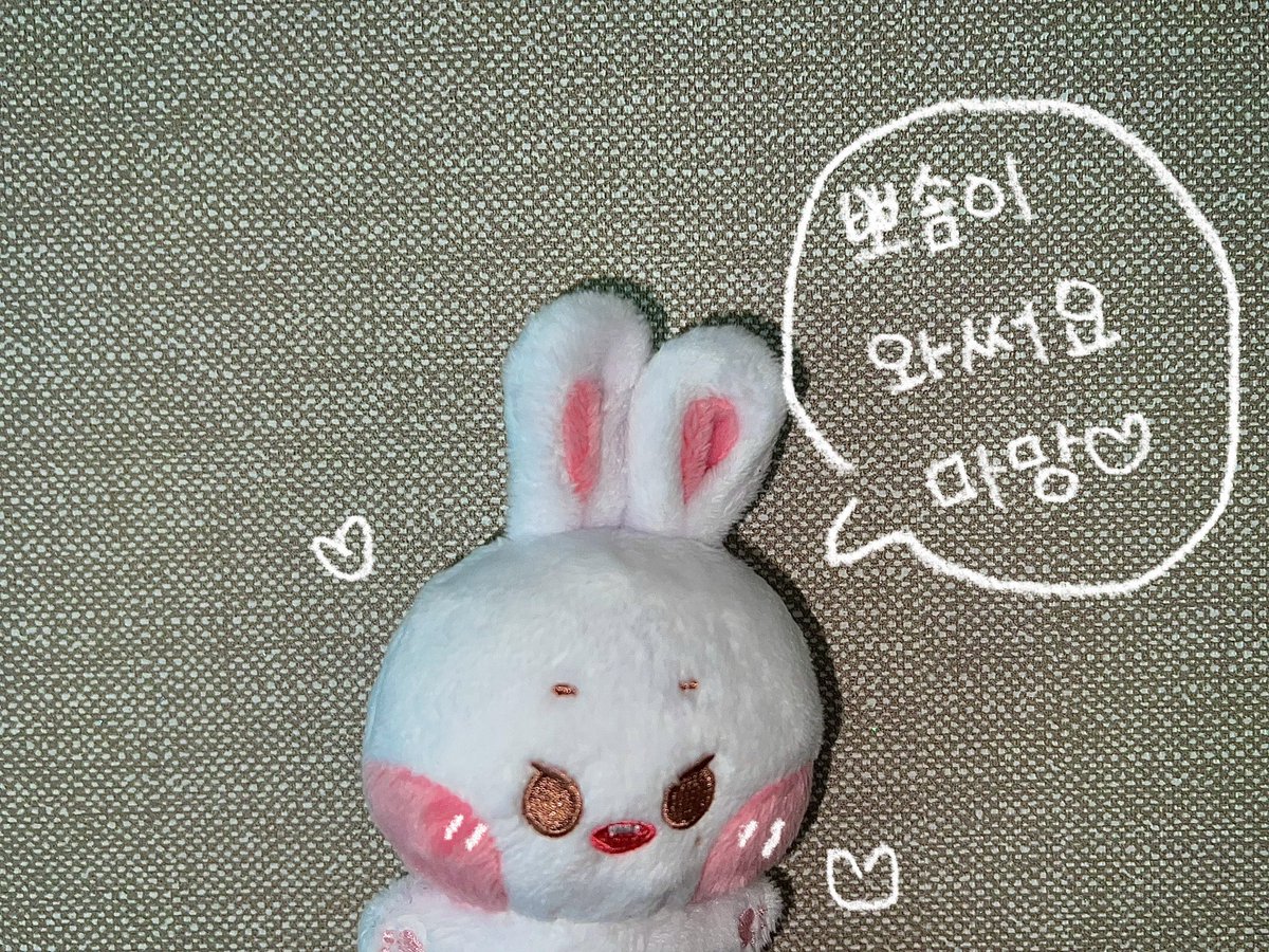 onlyeeu's tweet photo. 아기 토끼 뽀솜이가 우리 집에 왔어요 🐰
#뽀솜이는_이뻐서_이뽀솜 https://t.co/esX6HTdzvo