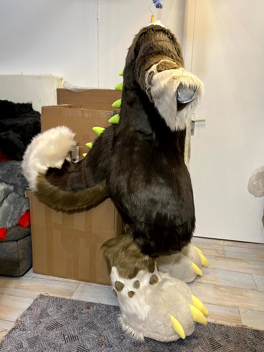 TapapatFursuits's tweet photo. Bodysuit for Desmond the monsterdog is finished! https://t.co/uzBedcF1CS