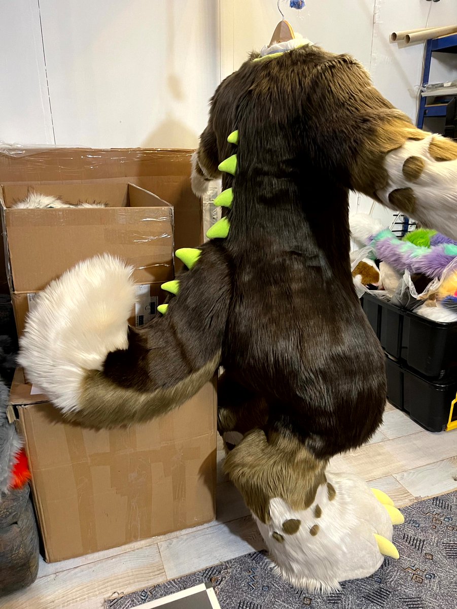 TapapatFursuits's tweet photo. Bodysuit for Desmond the monsterdog is finished! https://t.co/uzBedcF1CS