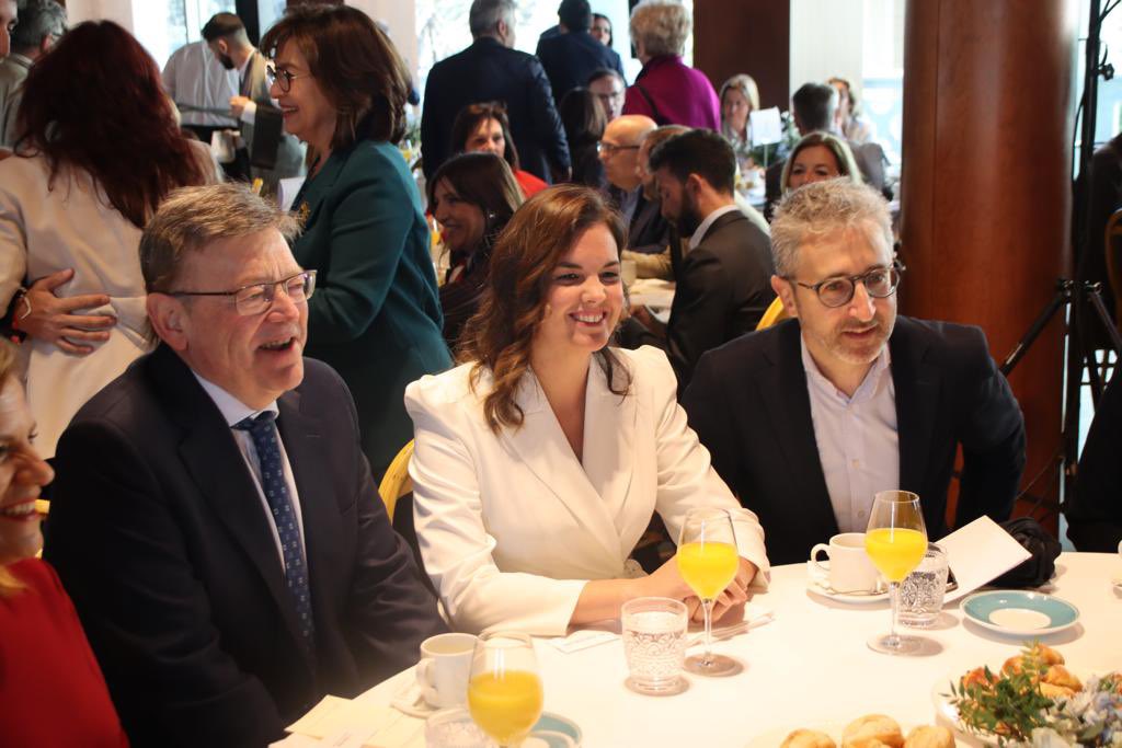 SanGomezLopez's tweet photo. Creo que una alcaldesa es, en primer lugar, una persona encargada de la convivencia, el respeto y de que cualquiera se sienta parte de su ciudad.
 
En mi caso represento un modelo de ciudad progresista en el que cabrán todas aquellas personas que no piensen como yo.

#NEFonline https://t.co/qoZj8WHE2z