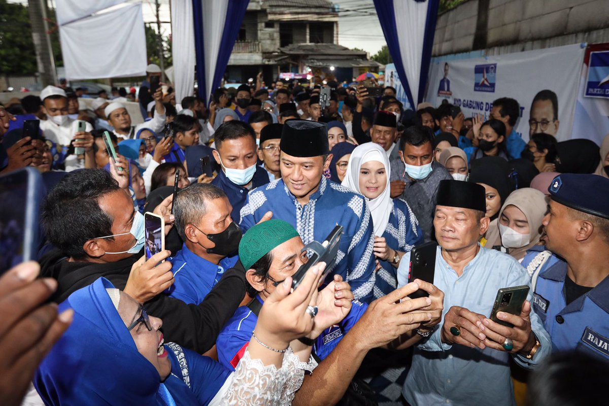 KabPasaman's tweet photo. Meskipun hujan, tidak mengurangi semangat dan sambutan yang hangat💪🏼
#DemokratProPerubahan
SafariRamadhan AHY Jabar
https://t.co/e5jP5aofC9