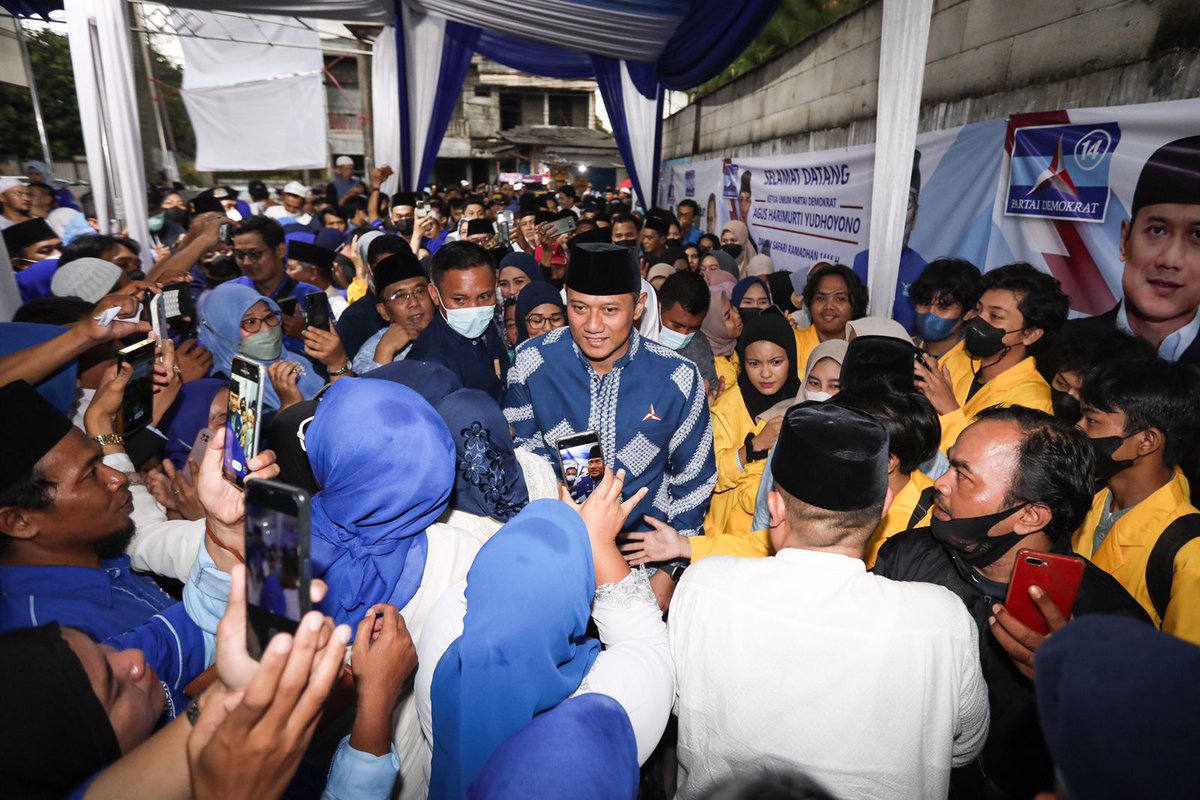KabPasaman's tweet photo. Meskipun hujan, tidak mengurangi semangat dan sambutan yang hangat💪🏼
#DemokratProPerubahan
SafariRamadhan AHY Jabar
https://t.co/e5jP5aofC9
