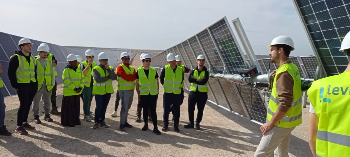 cpifppiramide's tweet photo. La semana pasada 🚌visitamos las obras de #Levitec💡 con alumnado👥 de Grado Medio y Superior de Energías Renovables, 🌍Eficiencia Energética y Energía Solar 🌝Térmica, Instalaciones Eléctricas🔌, Mantenimiento de instalaciones térmicas y de fluidos.⚙️ https://t.co/mg9DfNKyvy