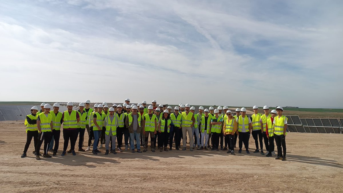 cpifppiramide's tweet photo. La semana pasada 🚌visitamos las obras de #Levitec💡 con alumnado👥 de Grado Medio y Superior de Energías Renovables, 🌍Eficiencia Energética y Energía Solar 🌝Térmica, Instalaciones Eléctricas🔌, Mantenimiento de instalaciones térmicas y de fluidos.⚙️ https://t.co/mg9DfNKyvy