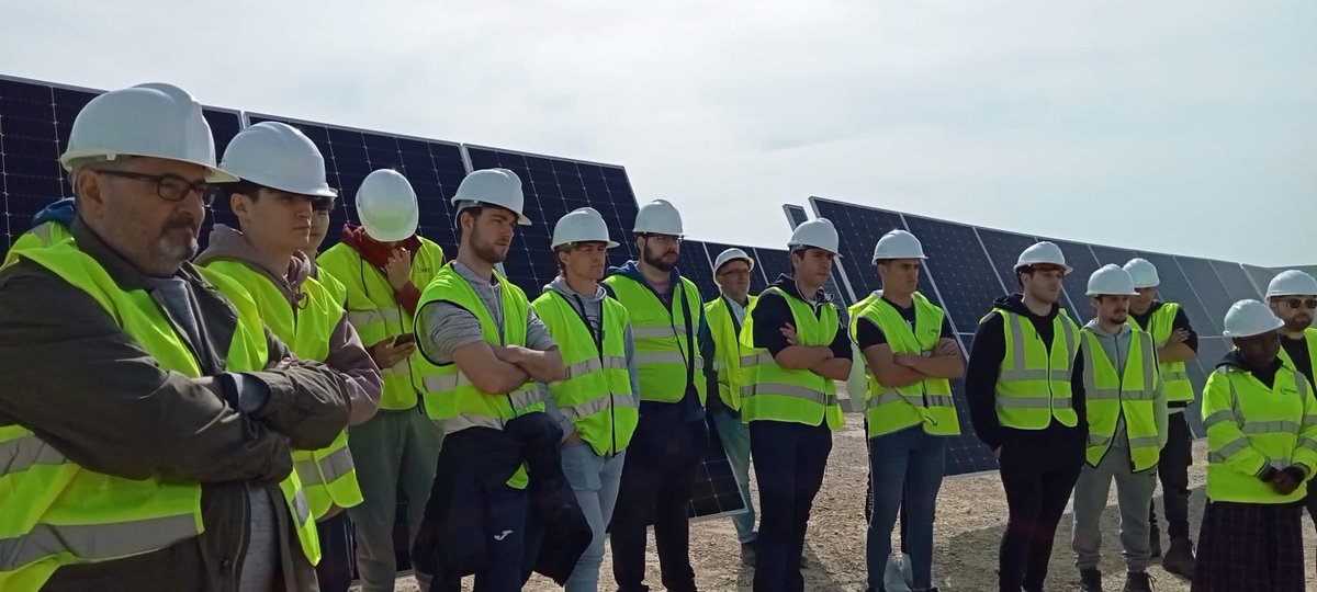 cpifppiramide's tweet photo. La semana pasada 🚌visitamos las obras de #Levitec💡 con alumnado👥 de Grado Medio y Superior de Energías Renovables, 🌍Eficiencia Energética y Energía Solar 🌝Térmica, Instalaciones Eléctricas🔌, Mantenimiento de instalaciones térmicas y de fluidos.⚙️ https://t.co/mg9DfNKyvy