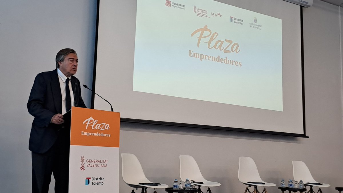 ximogorriz's tweet photo. Enrique Lucas, president d'#EdicionesPlaza, i @josemaprieto, alcalde de @aj_gandia, presenten la jornada de #PlazaEmprendedores. https://t.co/dwEuBlYzcH