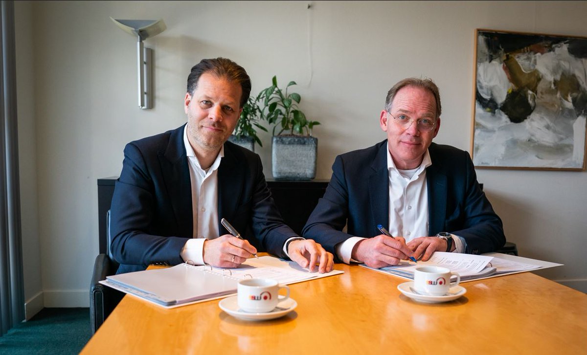 Samen met <a href="/Trebbe1911/">Trebbe</a> gaan we aan de slag met verbeteren en verduurzamen van 254 huurwoningen in de wijk De Leijen in #Bilthoven. Op 27 maart ondertekenden <a href="/DannVisser/">Danny Visser</a> en <a href="/MarinusdHarder/">Marinus den Harder</a> de raamovereenkomst voor de voorbereiding van dit  project .ssw.nl/Nieuws/2992/vo…