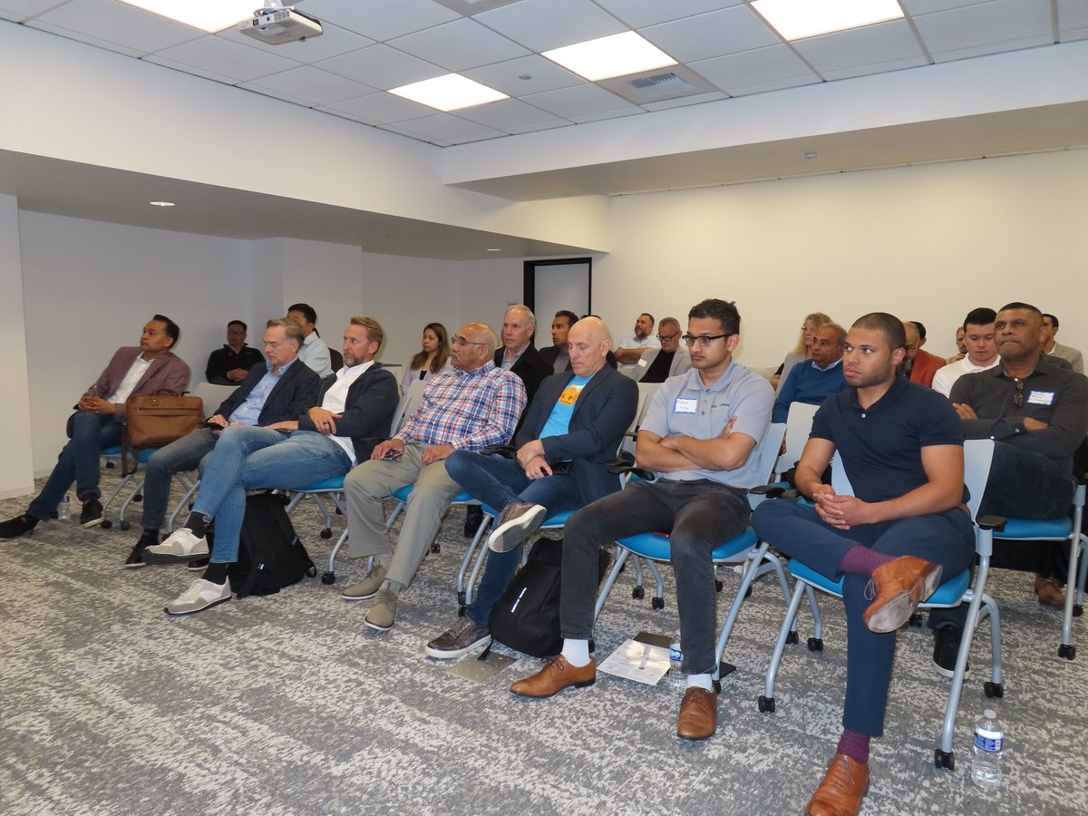 SGC_GameChanger's tweet image. Exciting news from Startup Game Changer! Our Pitch Event at Irvine Tech Week was a huge success, with over 20 promising startups pitching to experienced angel investors. Special thanks to our sponsor, Sunstone. Check out the photos! 

#StartupGameChanger #IrvineTechWeek #Sunstone