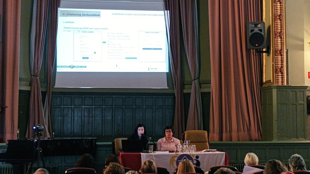 #eTwnJardunaldiak ESEP plataforma nola funtzionatzen duen azaltzen digu <a href="/amayairakasle/">Amaya Alonso Cabria</a> eta <a href="/idoiazapi/">IdoiaZ</a>-k
Como funciona la plataforma ESEP. Primer paso para comenzar un proyecto eTwinning. <a href="/eusketwinning/">eusketwinning</a> <a href="/eTwinning_es/">eTwinning España</a>