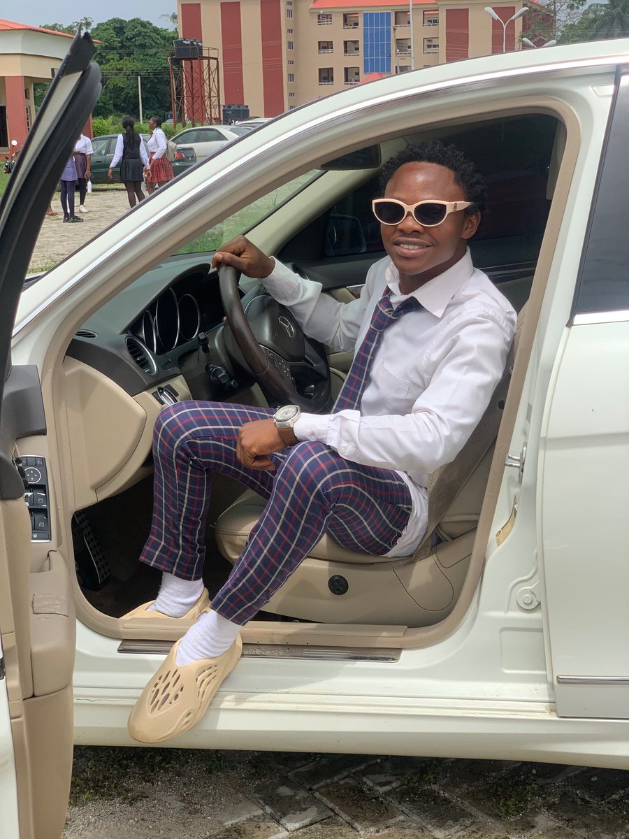 Psalmueh's tweet photo. Went back to school yesterday as I’ve been building women from way back😂😂 #Futaclass21 #GrandezaWeek #Grandeza21 #backtoschool https://t.co/y5XjS5THSd