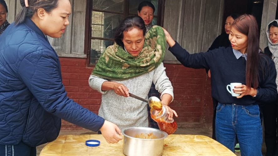 YNnagaland's tweet photo. Community participation and promoting sustainability. Recently organized Pickle Making training program for the SHGs of Asukhuto village &amp; Vekuho New village by our NFMP (JICA) team, Zunheboto. #YouthNet #YNnagaland #YN #FNGO #NFMP #JICA https://t.co/qEzeeQatQq