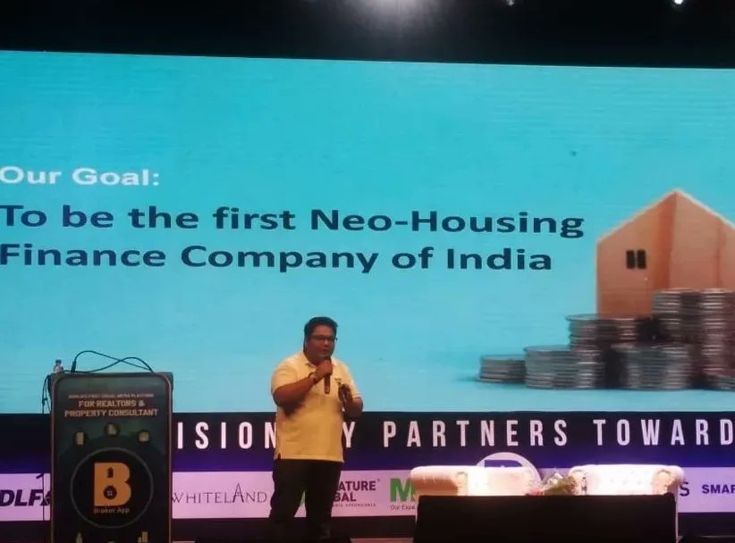 LoanBasic's tweet photo. We offer our sincerest congratulations to Broker App on the successful launch of their app! As their strategic loan partner, we look forward to assisting Broker App and its customers with a broad suite of home loan services. 

#congratulations #brokerapp #launch #bestwishes https://t.co/0ckzDfZZqr