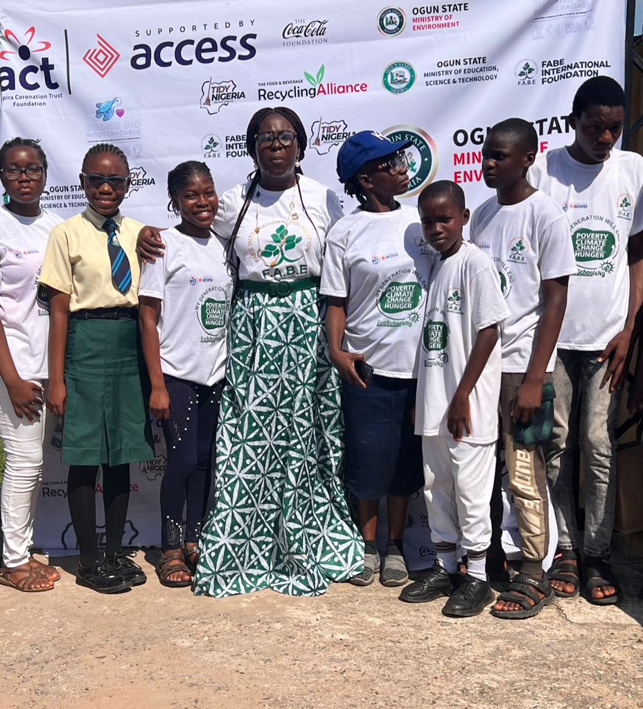 EcoSchoolsNG's tweet photo. We are throwing it back to our 2022 #EcoSchoolsNG closeout, Ogun State😃
It was a huge success and we would like to thank all our #ecoambassadors, #ecocooordinators, our wonderful sponsors and Members of The Ogun State Ministry of Environment and Education 😄 once again. https://t.co/UlLCkr9gJW
