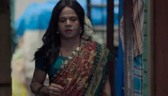 aria_isara's tweet image. 451st Hindi film:
#Ardh

Worth a watch for Rajpal Yadav's performance of a middle aged actor desperate to get his big break &amp;amp; who pretends to be a trans woman to collect alms. Funny at first but turns out quite sour (&amp;amp; realistic I guess 😩) Avoid if you want an uplifting story 🥴