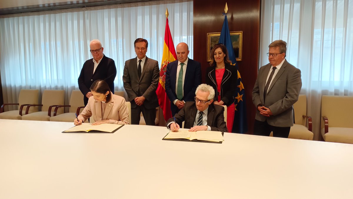 GrantThorntonSp's tweet photo. 🚘 Damos un paso más en el desarrollo de una movilidad más sostenible. 

📝 Asesoramos al Centro tecnológico de automoción de Galicia (CETAG)  en el desarrollo de la futura Red Española de Laboratorios para el Vehículo Autónomo y Conectado (RELVAC)
👇
https://t.co/cvxWNlfMvJ https://t.co/2jSwa4X7XF