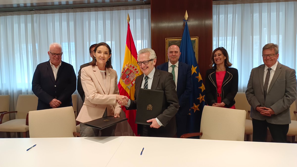 GrantThorntonSp's tweet photo. 🚘 Damos un paso más en el desarrollo de una movilidad más sostenible. 

📝 Asesoramos al Centro tecnológico de automoción de Galicia (CETAG)  en el desarrollo de la futura Red Española de Laboratorios para el Vehículo Autónomo y Conectado (RELVAC)
👇
https://t.co/cvxWNlfMvJ https://t.co/2jSwa4X7XF