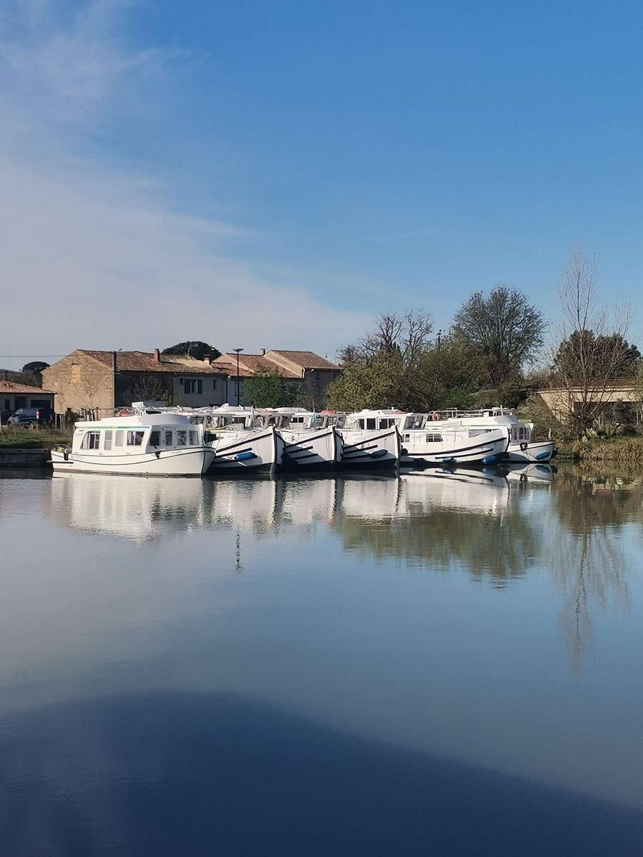 DauphinSandra11's tweet photo. Semaine pour l'emploi Maritime et Fluvial au #Pôleemploi de Lezignan Corbieres avec la visite de l'entreprise #Locaboat à Argens. Des vocations en perspective. Merci pour leur accueil et leur professionnalisme. https://t.co/NsrEfOApz9