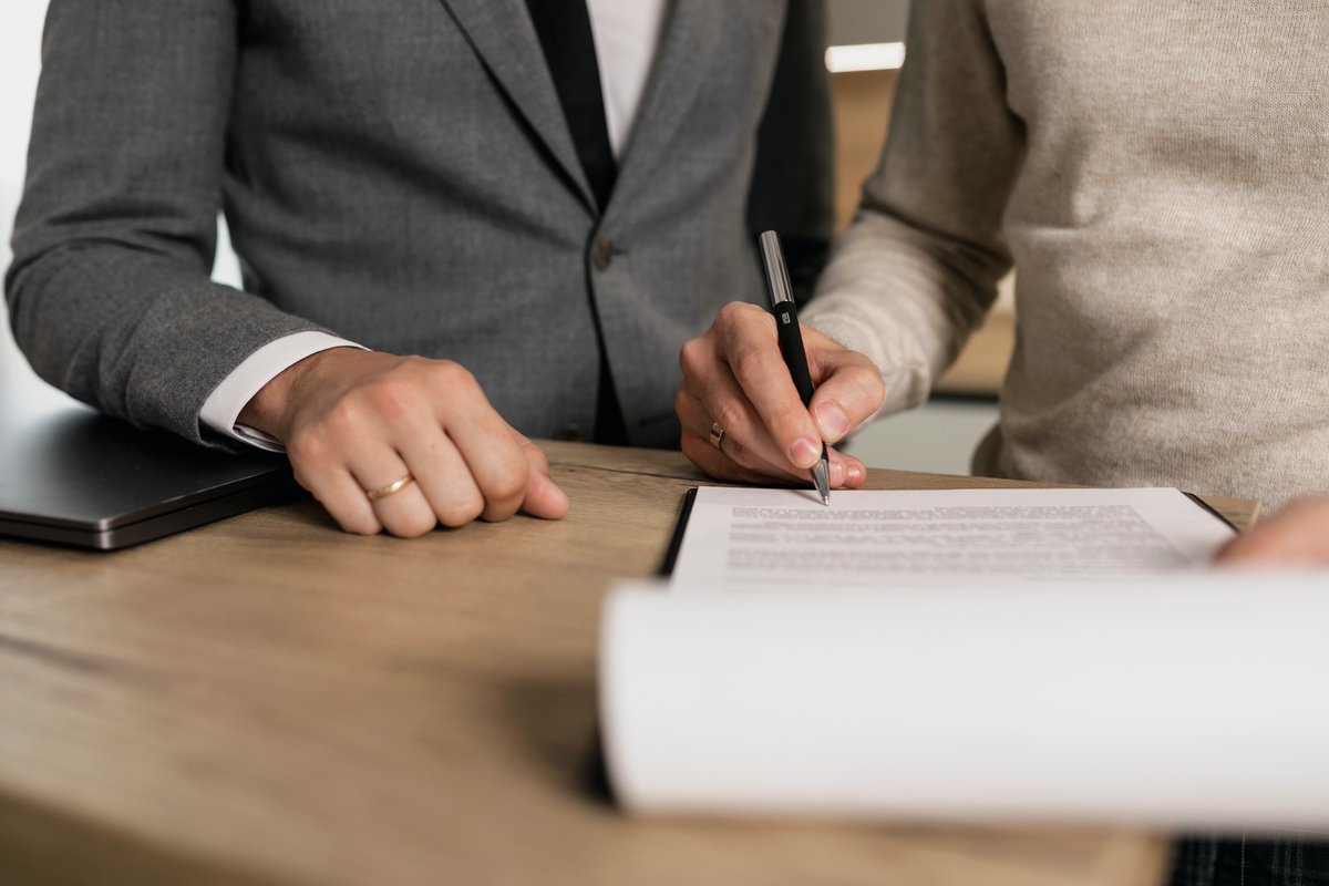 Accuracy, precise business terminology and legal expertise are key factors when #translating #contracts. 

Click the link below to find out more information about our contract translation services for your business.

absolutetranslations.com/contract-trans…