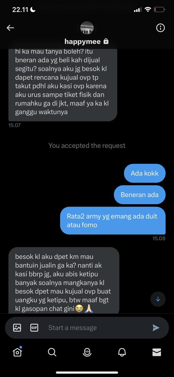 Basabasibusukkk's tweet photo. Nih aku spill army yg mau jual tiket over price wkwkwk tapi kasian saking takutnya sama fandom sendiri doi sampe ganti pp😭 https://t.co/ZLxrKUenvP