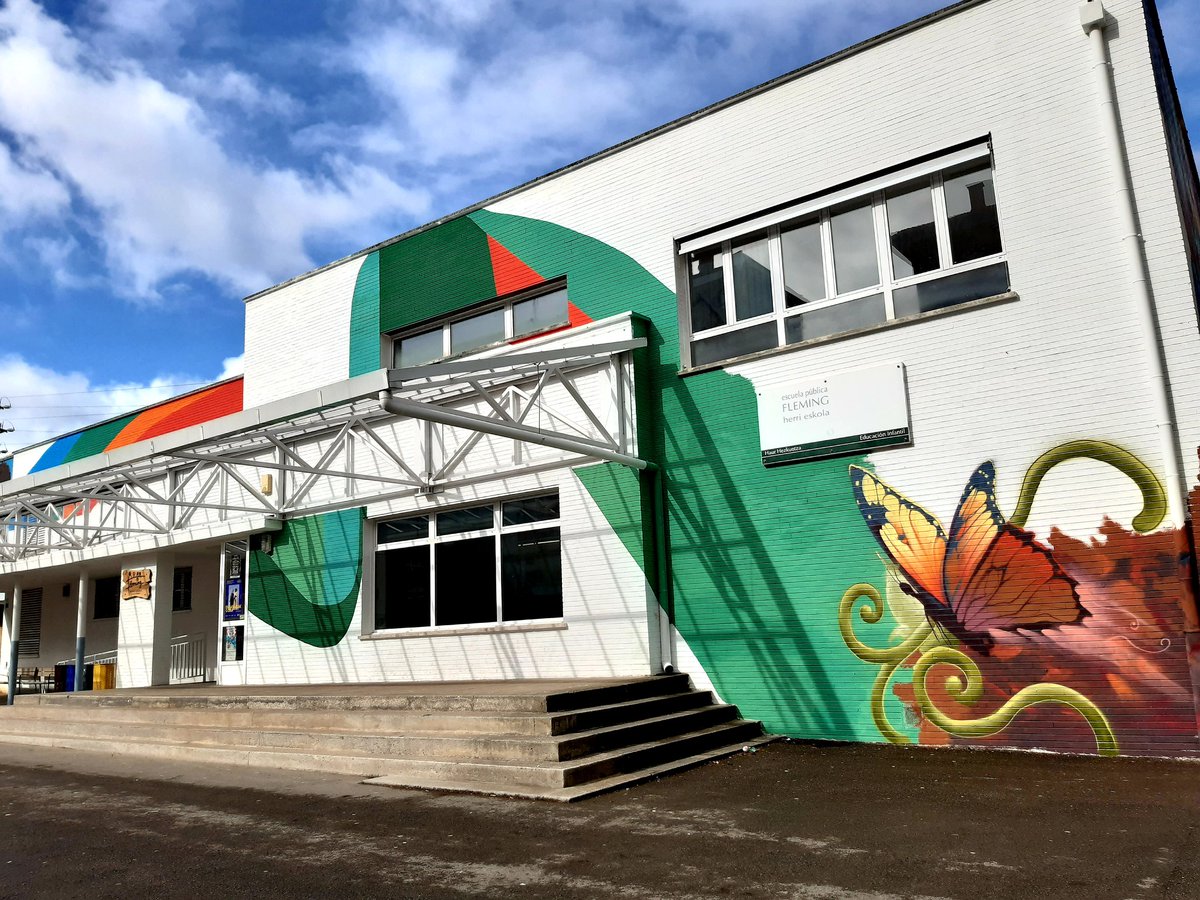 VillabonaUdala's tweet photo. 🤩Oso dotore geratu da Fleming Herri Eskolako Arroa auzoko eraikina. Beste behin @nexgraff-ek sekulako artista dela frogatu du.
Zorionak Fleming Herri Eskolako komunitate osoari, zaila izango da eskola politagorik aurkitzea!
#Murala #Artea #FlemingHerriEskola #AmasaVillabona https://t.co/Mz9Q2Xlzdd