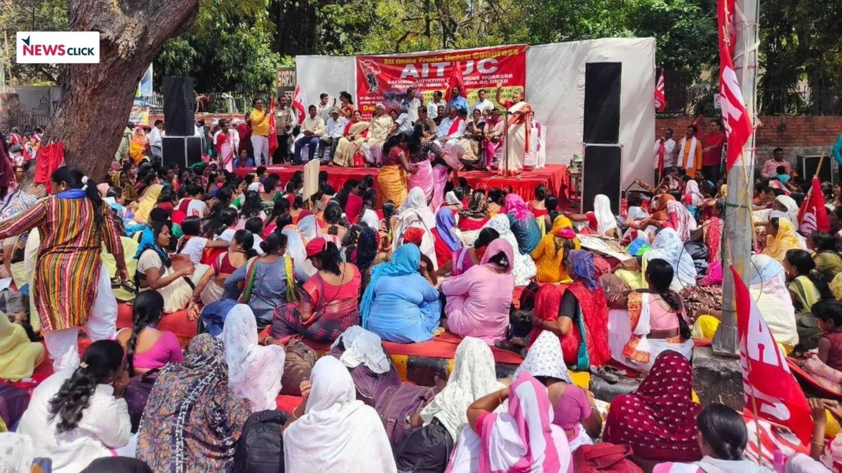 newsclickin's tweet image. #Delhi | दिल्ली के जंतर मंतर पर आंगनवाड़ी, आशा और मिड डे मील वर्कर्स का प्रदर्शन।

#WorkersProtest #Workers #anganwadi #schemeworkers #middaymeal #Middaymealworkers #workersunion