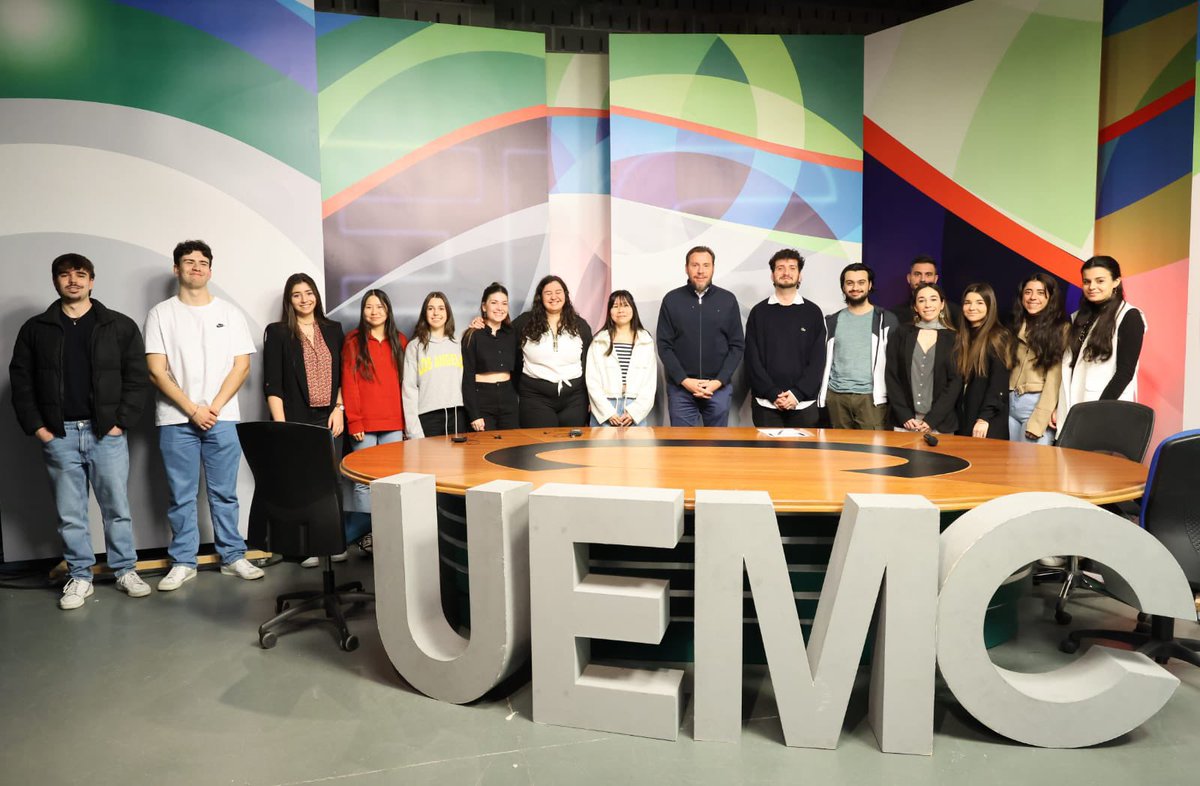 AyuntamientoVLL's tweet photo. Estudiantes de Comunicación Audiovisual, Periodismo y Publicidad de la @UEMC han entrevistado hoy al alcalde, @oscar_puente_, dentro de los proyectos que realizan en su formación académica. https://t.co/l5zdm3DKqq