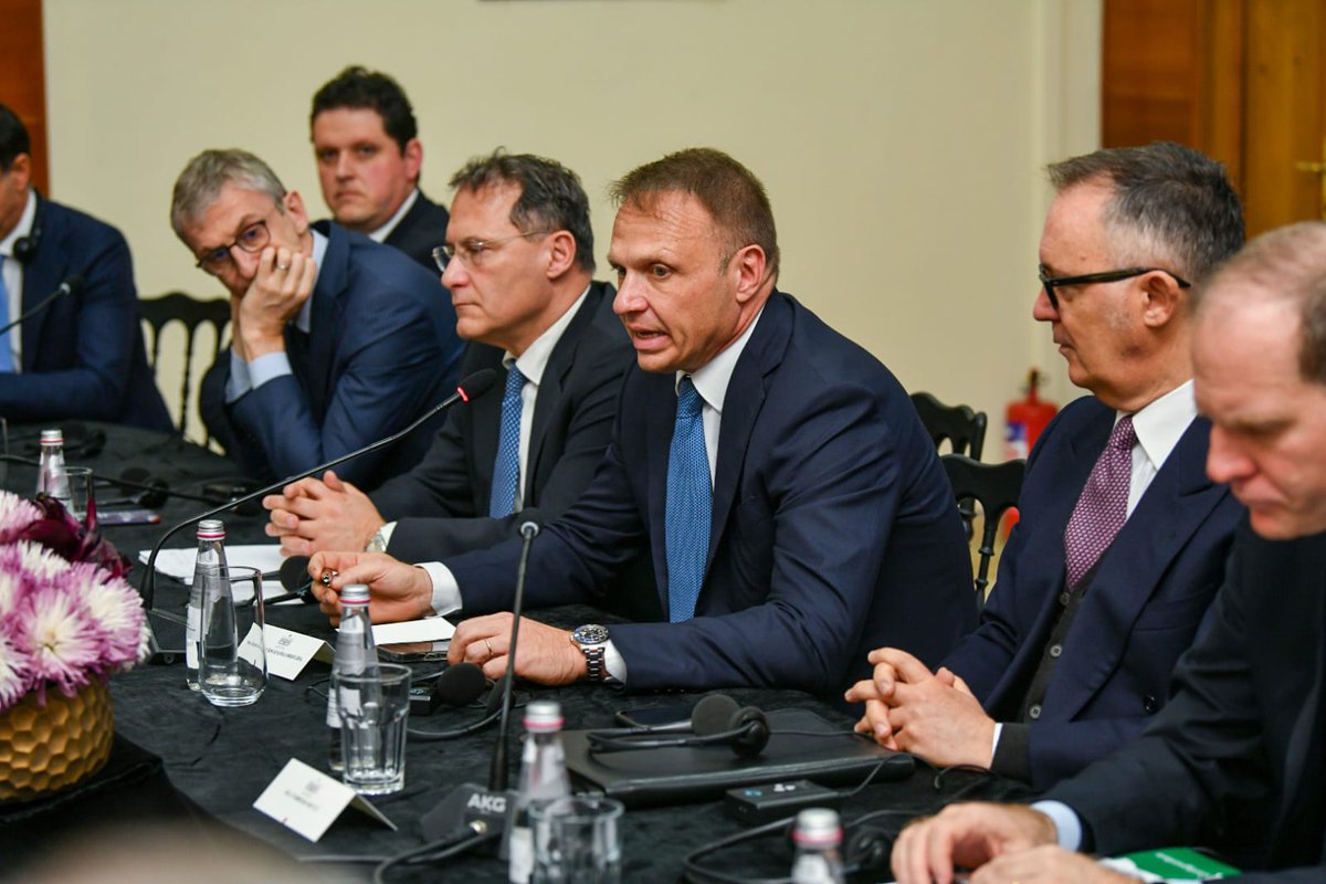 Missione a #Tirana per #Cia con ministro <a href="/SocialMasaf/">Ministero dell'Agricoltura</a>, <a href="/FrancescoLollo1/">Francesco Lollobrigida 🇮🇹</a> e viceministro <a href="/ItalyMFA/">Farnesina 🇮🇹</a>, <a href="/edmondocirielli/">edmondo cirielli</a>, per la firma del memorandum #Italia-#Albania sull'#agroalimentare✍️ 
Leggi tutto 👉 bit.ly/3KaNREL