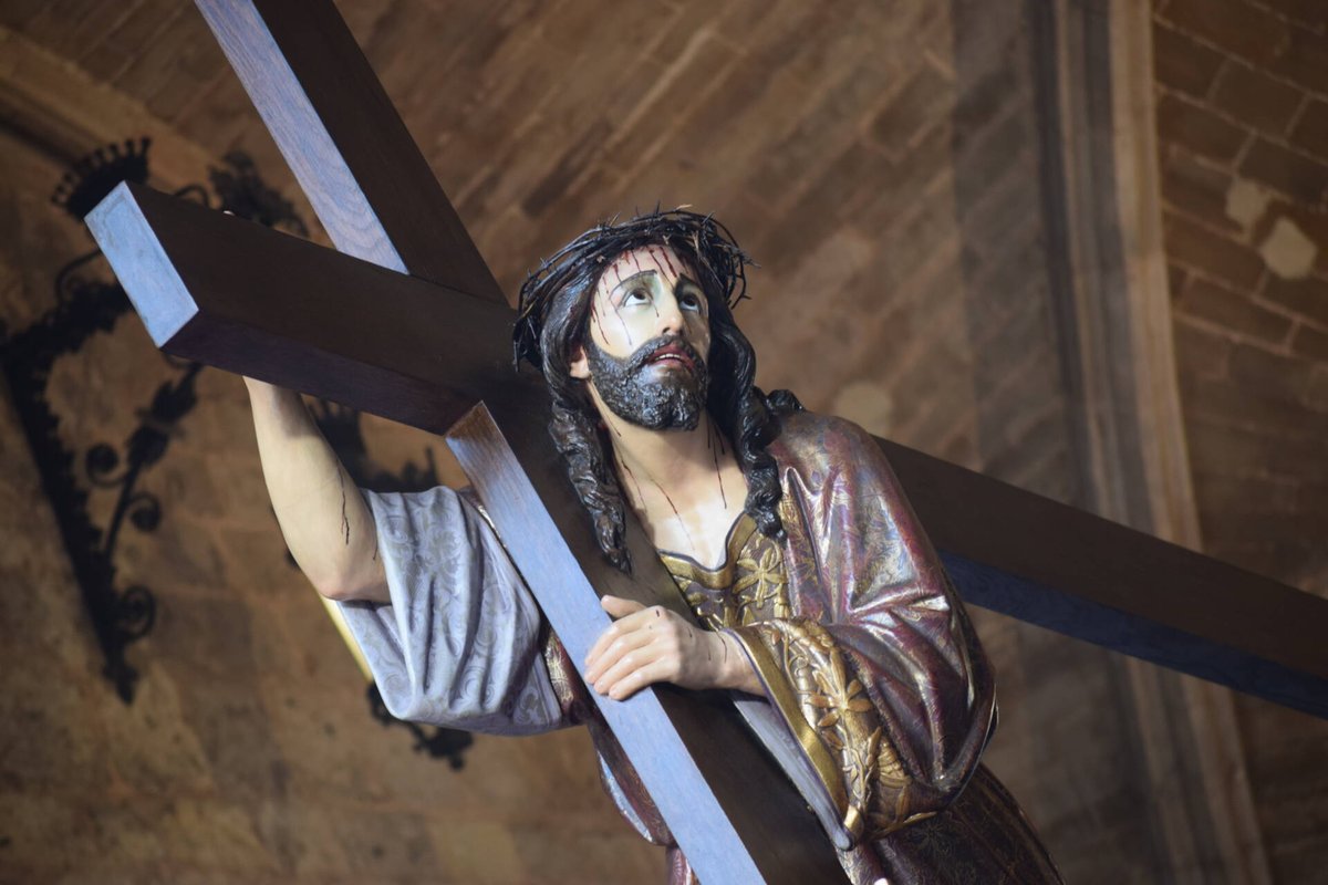 Recuerda que en nuestra sección
➡️archiburgos.es/semana-santa 
puedes encontrar toda la actualidad de la #SemanaSanta de Burgos: horarios de procesiones, de cultos litúrgicos en las parroquias, noticias, historias de sus cofrades...