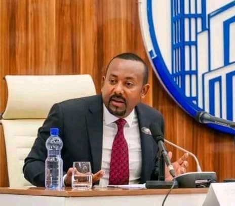 ብርጭቆ ዉስጥ የሞላን ዉሐ ከበድ ያለ ነገር እንጂ ባዶ አየር እንደማያስለቅቀዉ ሁሉ የተሸላ ሐሳብ ላላቸው እንጂ ከአየር ያልከበዱ ሰዎች የኛን መንግስት ስልጣን ሊያስለቅቁ አይችሉም!
ጠቅላይ ሚኒስትር ዶ/ር
<a href="/AbiyAhmedAli/">Abiy Ahmed Ali 🇪🇹</a>