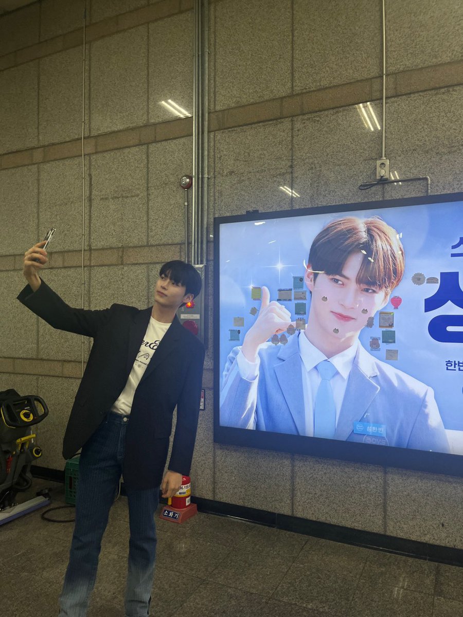 bin_bittersweet's tweet photo. SUNG HANBIN IS GOING TO VISIT HIS ADS OMG SO HANDSOME🥹🤍 https://t.co/FssYxXZNwR