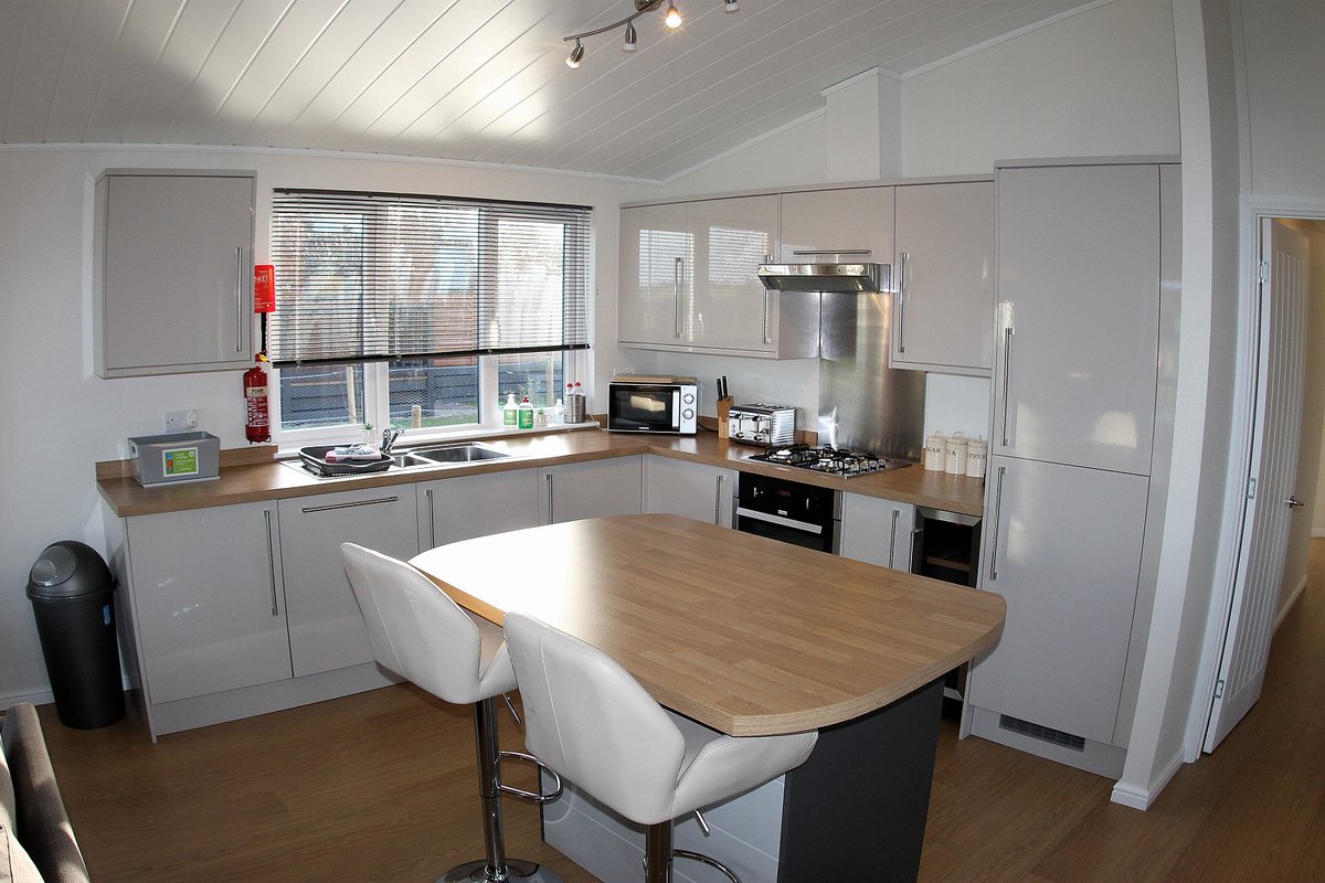 BowyerEstates's tweet photo. 3 Bed Park Home, 1; £169,950 Leasehold, Plot 4, The Buckland - Pre Loved Home, Northwich, CW8 2JL, contact 0160676044 for info. https://t.co/TyajfYir2b