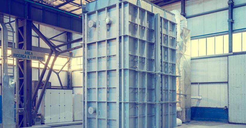 sole24ore's tweet photo. 🔸 #EnelX e #Magaldi alleate per le batterie a sabbia. Collaborazione per sperimentare la tecnologia di storage termico da circa 13 megawattora che genera vapore termico. https://t.co/0KG4A35Qhb https://t.co/jTq6luOzic