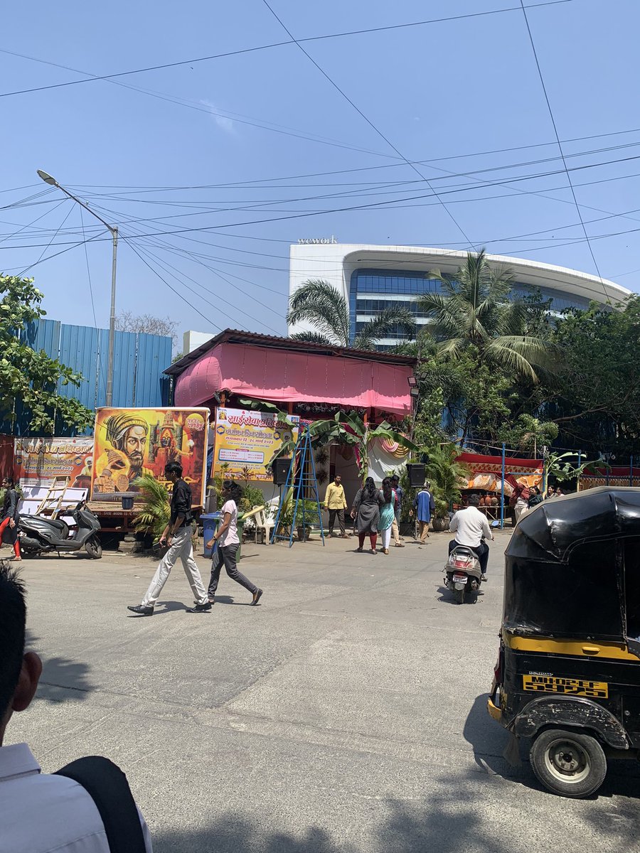 misledzeppelin_'s tweet photo. @MumbaiPolice 
Loudspeakers being played at full volume opposite Aaradhya Hospital at Saag Baag Road, Marol, Andheri East. 

Organisers must have basic courtesy of not playing loudspeakers near a hospital. Please take appropriate action. Thanks. https://t.co/UlxfK0Xlam