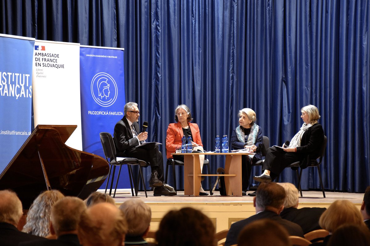 Ambafrance_Sk's tweet photo. La Faculté de Lettres de l’Université Comenius a commémoré le mercredi 22 mars 2023 les 100 ans de l’enseignement universitaire de la langue française en Slovaquie. Joyeux anniversaire! 👏👏 https://t.co/kAApwV1YsE https://t.co/A6iEH6Vk9C