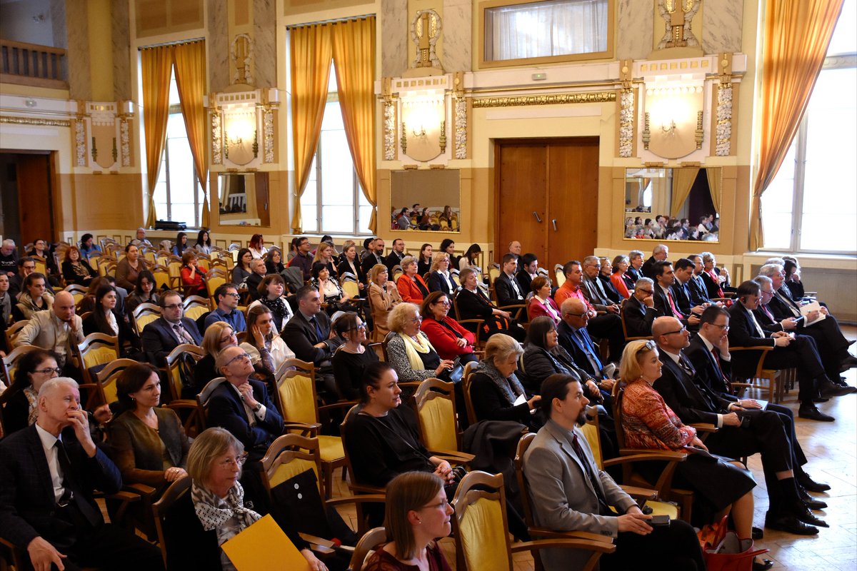 Ambafrance_Sk's tweet photo. La Faculté de Lettres de l’Université Comenius a commémoré le mercredi 22 mars 2023 les 100 ans de l’enseignement universitaire de la langue française en Slovaquie. Joyeux anniversaire! 👏👏 https://t.co/kAApwV1YsE https://t.co/A6iEH6Vk9C