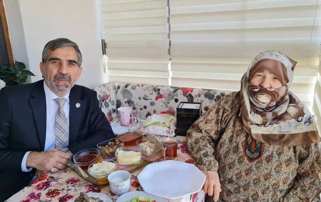 ayyildirim1's tweet photo. Liderimiz Sayın Devlet Bahçeli Beyefendi’nin Başdanışmanı Sn. @Eyupyildizlar’ın vefat eden kıymetli annesine Cenab-ı Allah’tan rahmet, yakınlarına başsağlığı diliyorum.

Ruhu şâd, mekânı cennet olsun. https://t.co/lOCH6F0GUL