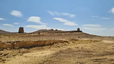 JonasbKluge's tweet photo. In the weekend, we also like to visit archaeology! Here, we visited the beautiful tombs of #Jaylah which are extremely well preserved. They are located on top of the Hajar mountains and date to the #BronzeAge. Aren’t they beautiful? #ExperienceOman https://t.co/nKfVBrl5nP
