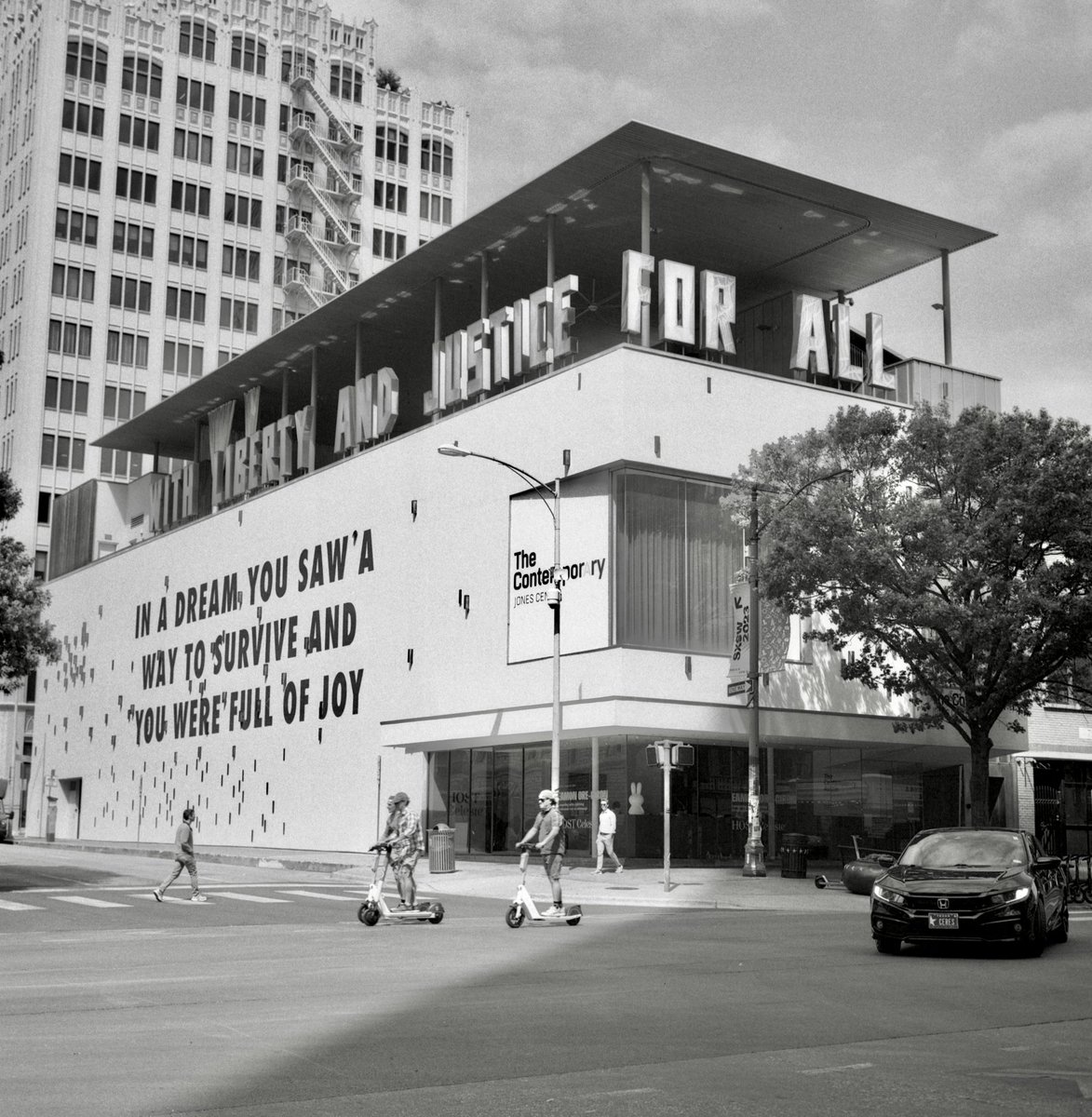 Jones Center • Austin, Texas, USA Rolleiflex 2.8 D • Kodak Tri-X 400 • 2023 #Kodak #TriX #Film #Camera #120film #MediumFormat #Rolleiflex #BWfilm #Photography #ATX #TX #Austin #Texas #Outdoors #TheContemporaryAustin #Jones #Center #Arts