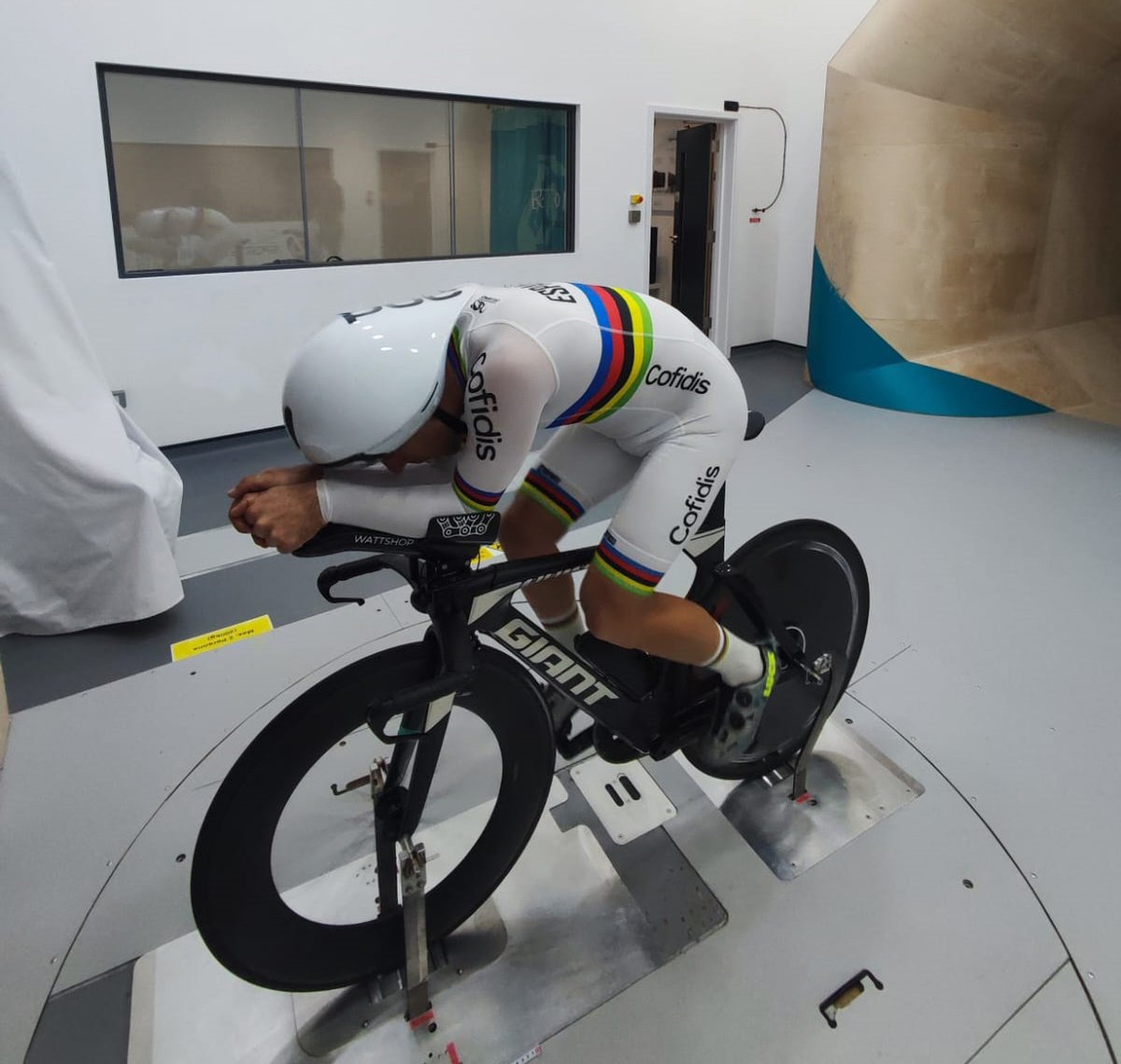 #TeamESPciclismo 🇪🇸 | ¡Día importante para la Selección Española de Ciclismo Paralímpico! @RicardoTen_, @EduardoSantas y @cabello93 han estado realizando test aerodinámicos en el túnel del viento. ¡Seguimos puliendo cada detalle! 💪 #TeamEspaña @deportegob