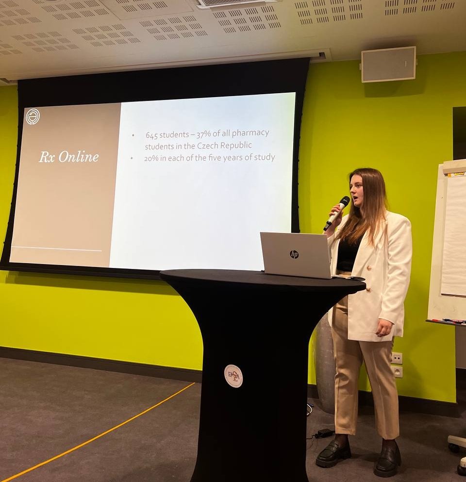 #AR2023 | From the #pharmastudents' perspectives, we continue the discussion on European Strategy for Digital Skills Education in Healthcare <a href="/EPSA_Online/">EPSA</a> 💊🖥️

<a href="/ApefPt/">APEF</a> 🇵🇹 and <a href="/CzPSA/">CzPSA, Czech Pharmaceutical Students’ Association</a> 🇨🇿 are presenting the results from studies in #DigitalTransformation conducted nationally!