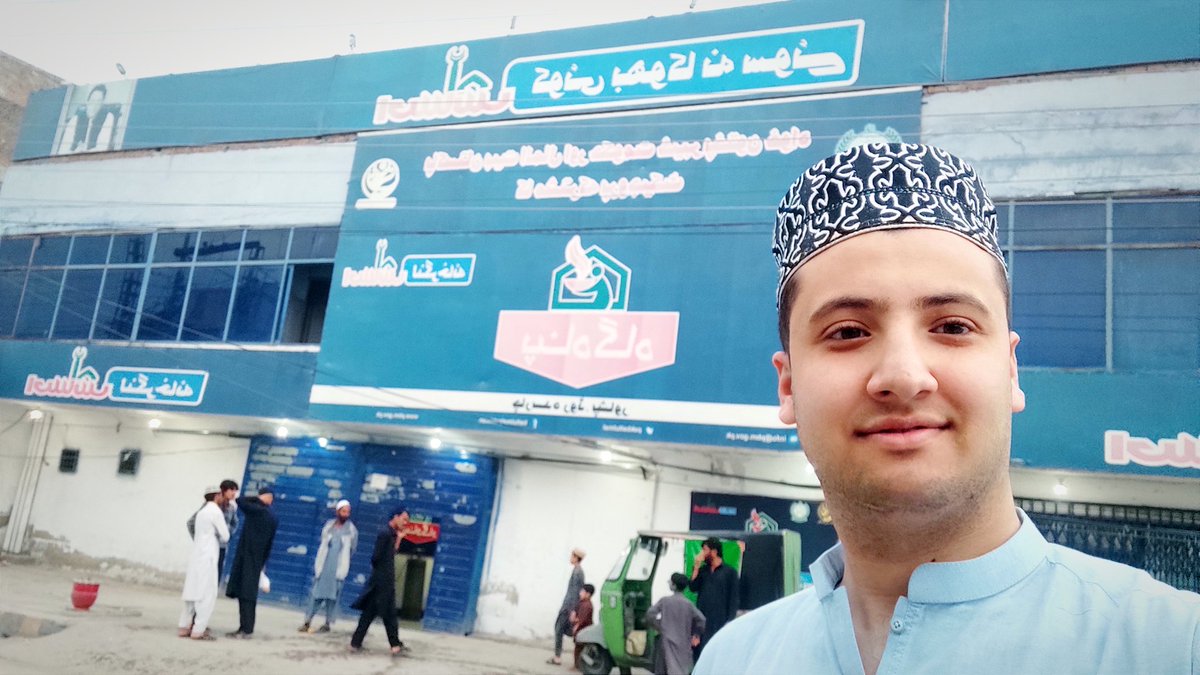 SupariKhan's tweet photo. یہ ہے پشاور پناہ گاہ جہاں پر روزانہ 300 روزہ داروں کو افطاری دی جاتی ہے۔
شکریہ وزیراعظم عمران خان ❤️ https://t.co/93uYYhFgQ0