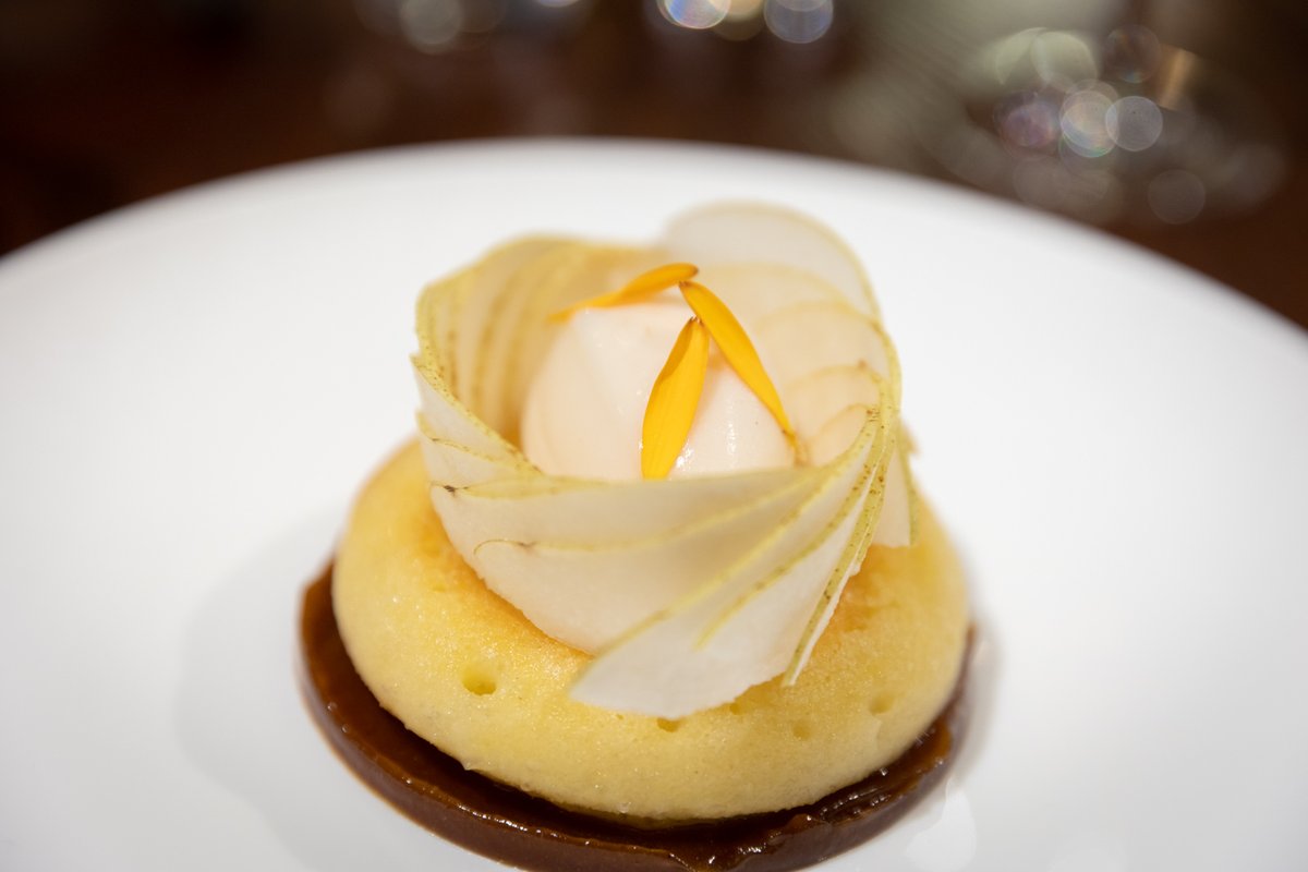 MidlandsIreland's tweet photo. Congratulations to @Thymeathlone on retaining their @MichelinGuideUK #BibGourmand for 2023. Congratulations also to Kin Khao Athlone on retaining their place in the guide. #midlandsadvantage #midlandsfood #food #MICHELINGuideGBI https://t.co/kyinnSMFt9