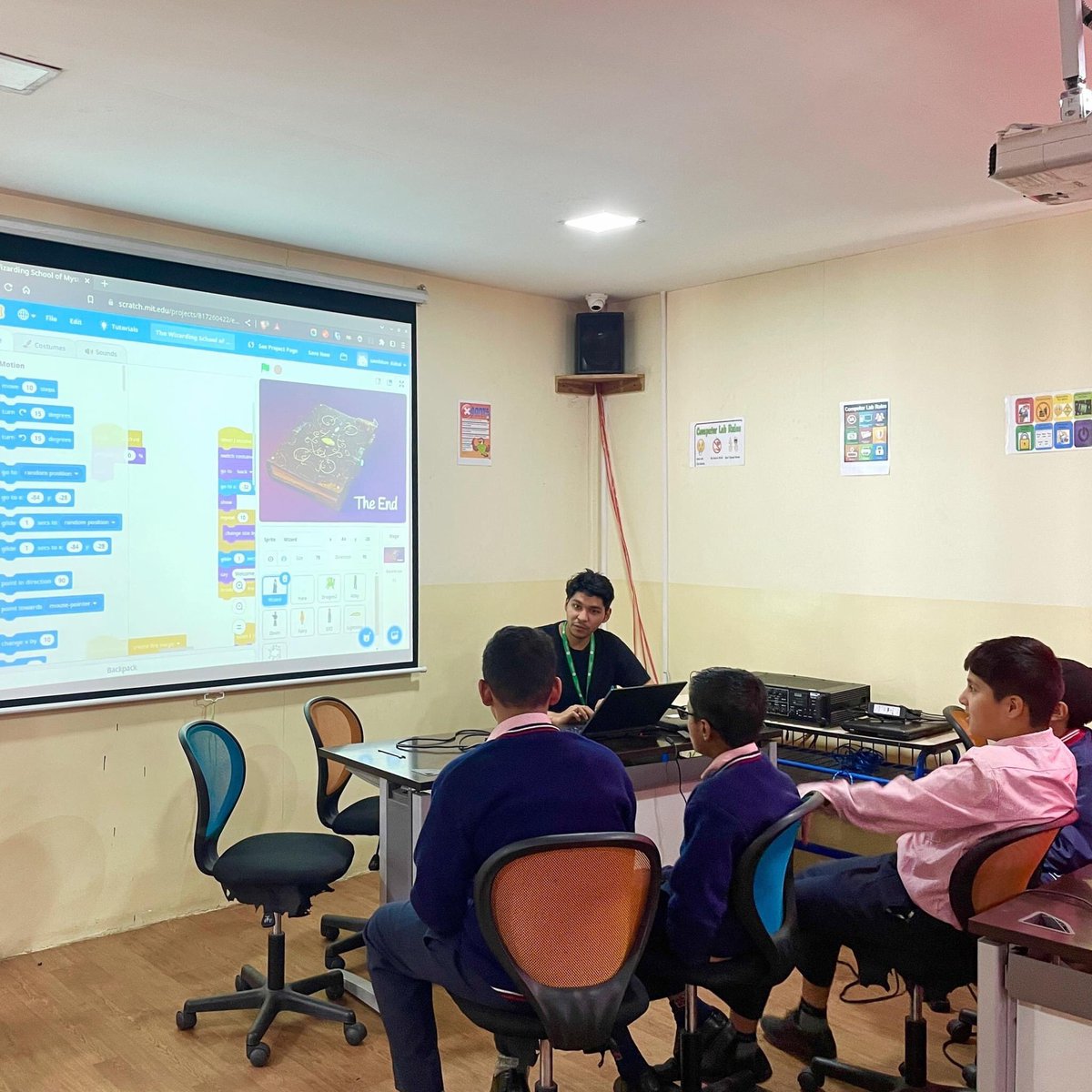sandeepVT's tweet image. Students coding - collaborating - showcasing a product built using scratch at @AdhyayanSchool

#education
#coding
#learntoinnovate  
#nepal