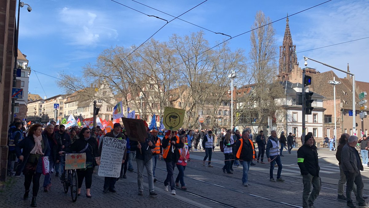 nathstey's tweet photo. À Strasbourg, manifestation dans le calme. Pour l’instant https://t.co/Rba332rry9