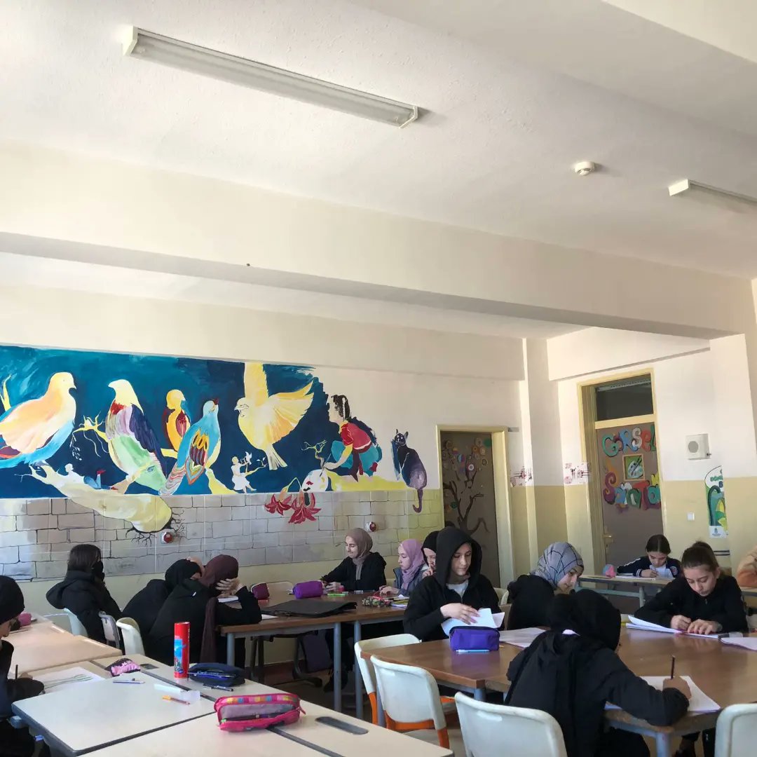 OzalToki's tweet photo. DÖGM'nün Erdem Projesi kapsamında yürütülen "Sanata Dönüşen Atık Kağıtlar" Projezesinin resim atölyesi çalışmalarımıza Erdem Projesi ekibi öğrencilerimizle devam ediyoruz.@meb_dinogretimi @ist_mem_din https://t.co/NjraqNvo3h