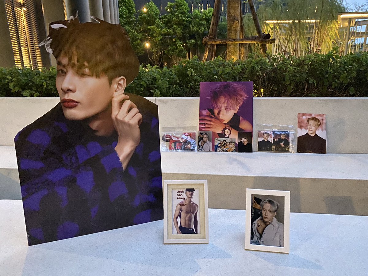 Wangxiao0505's tweet photo. @Jackson15711120 @moawfancafe ภาระกิจ #HBDJacksonWang และพาพี่แจ็คกลับบ้าน ขอบคุณสำหรับกิจกรรมน่ารักๆ และของขวัญน่ารักๆจากทีมงานและทางร้านนะคะ เรียกว่าแจกกันแบบไม่ยั้งเลยทีเดียว 😍😍 https://t.co/2tWltlUQcJ