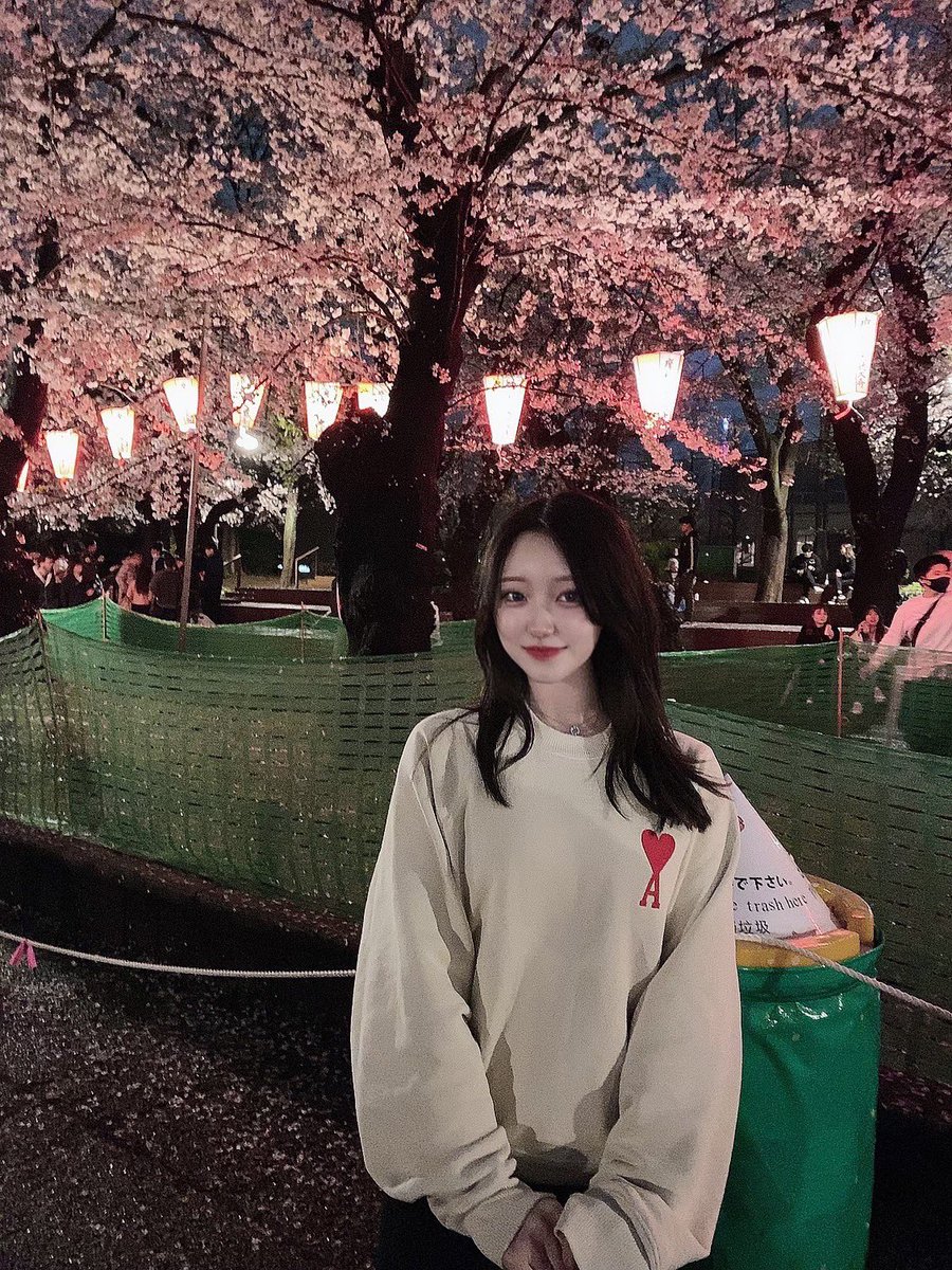 m_oon_61's tweet photo. 上野の夜桜も綺麗だった♡
おでんと海鮮串はずせない🤤👍🏻 https://t.co/sjWdDFrzau
