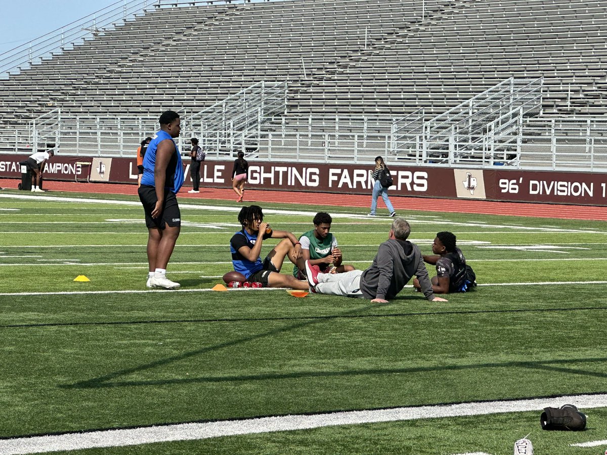 modle1112's tweet photo. Find you a coach that loves the kids and much as the game! That invests in players as much as scheme. @CoachCHall Is the complete package. #theLew is a family, and we get to play football too 🙌🏼 https://t.co/PesGFrTXoS